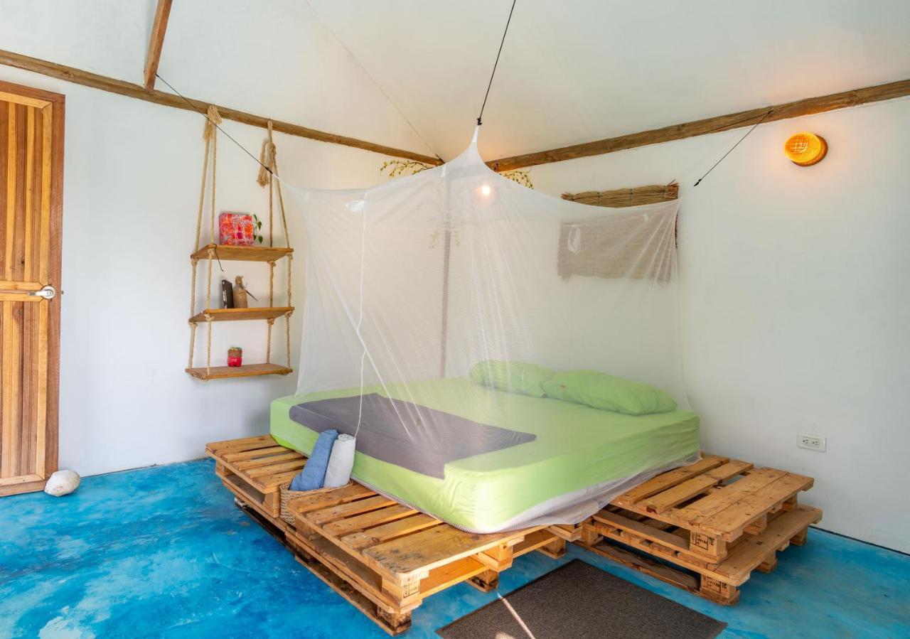 El Zoo Hostel, Bar & Pool パロミノ エクステリア 写真