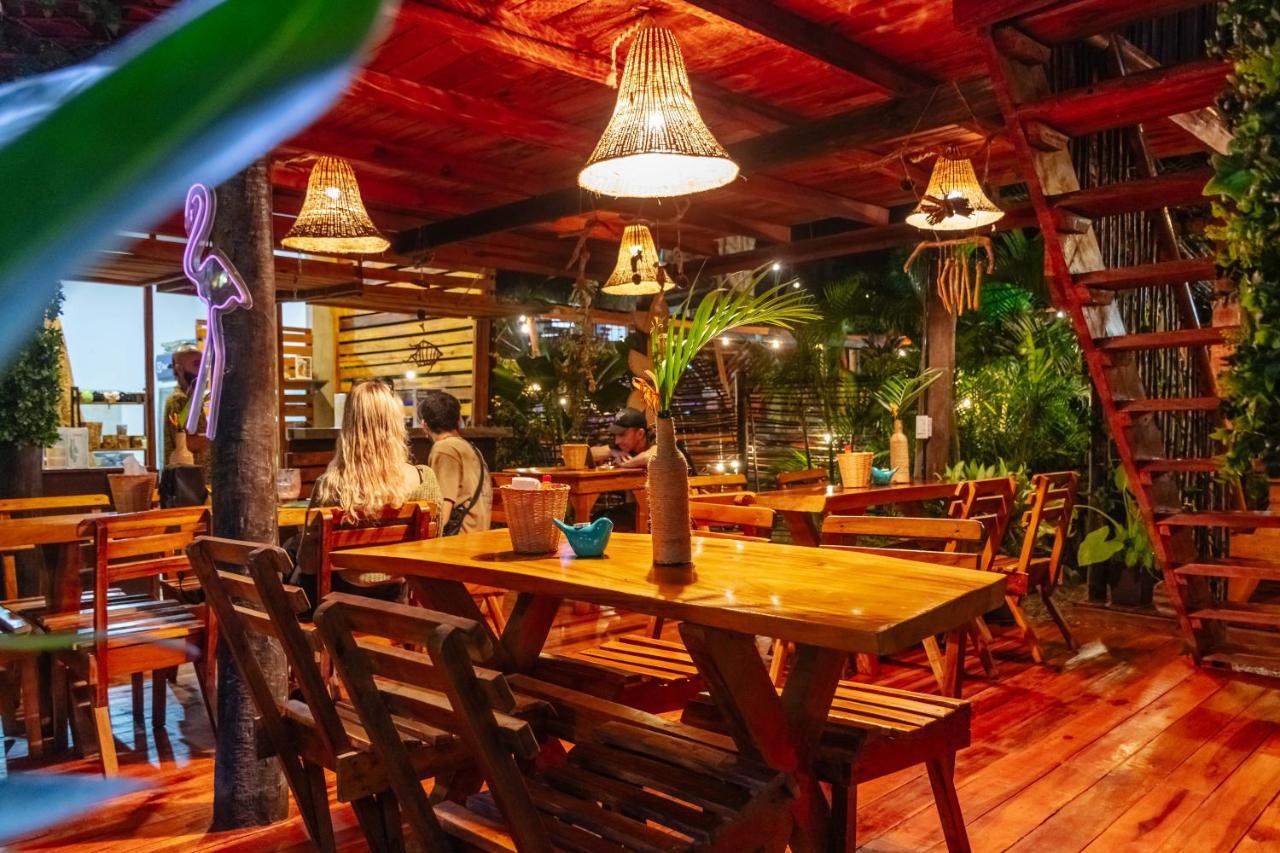 El Zoo Hostel, Bar & Pool パロミノ エクステリア 写真